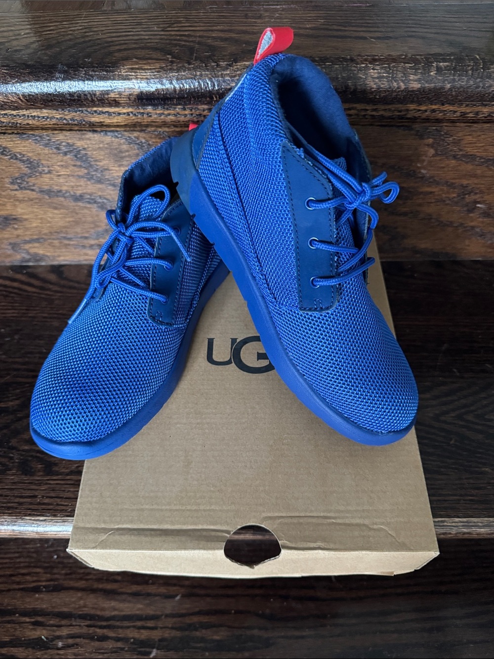UGG Boys Size 2 All-Over Blue Mesh Trainer
